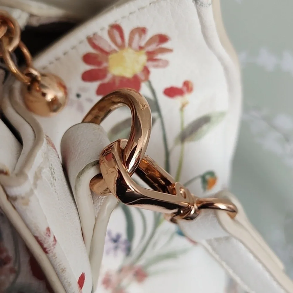 Lauren Conrad Flowered Crossbody - Picture 4 of 8